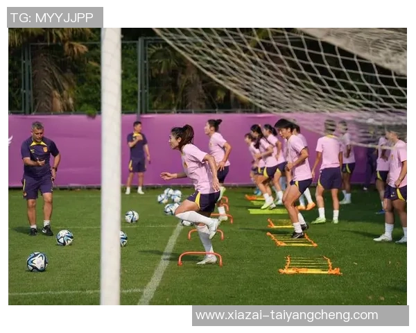 中国国家女子足球队抵达伦敦全力备战与英格兰女足的国际友谊赛 中国国家女子足球队抵达伦敦全力备战与英格兰女足的国际友谊赛