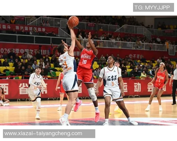 中国女篮主帅宫鲁鸣亲临现场指导观战WCBA四川对阵武汉常规赛 中国女篮主帅宫鲁鸣亲临现场指导观战WCBA四川对阵武汉常规赛