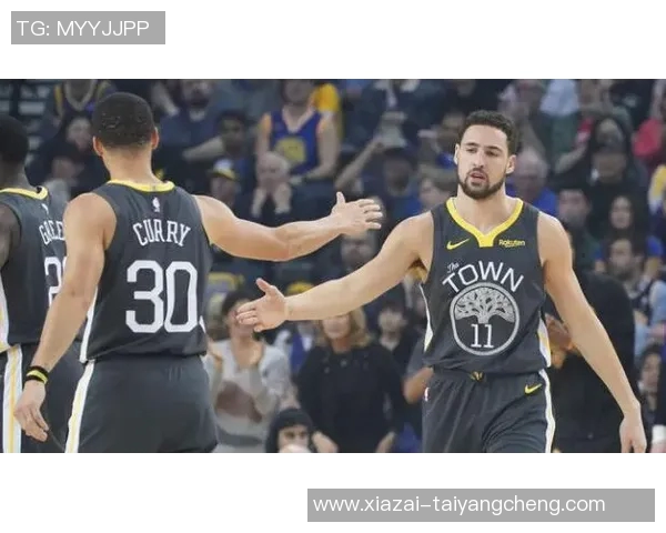 库里赞斯科蒂巴恩斯拼劲十足进攻篮板表现令人惊叹